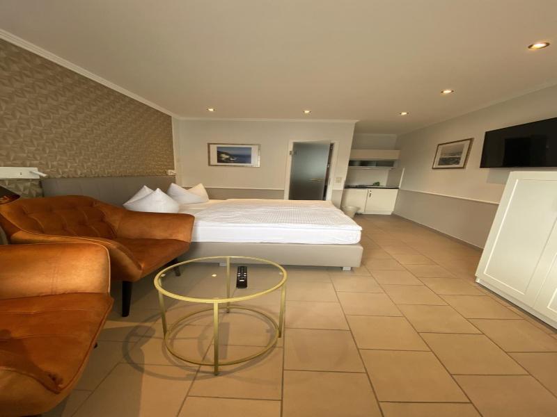 Hotel Zum Hafen image
