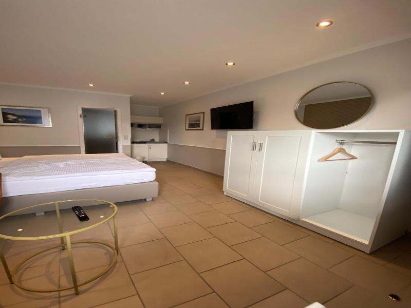 Hotel Zum Hafen image