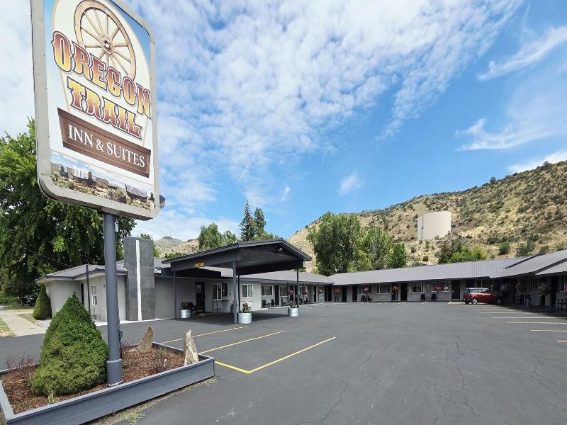 Oregon Trail Inn And Suites