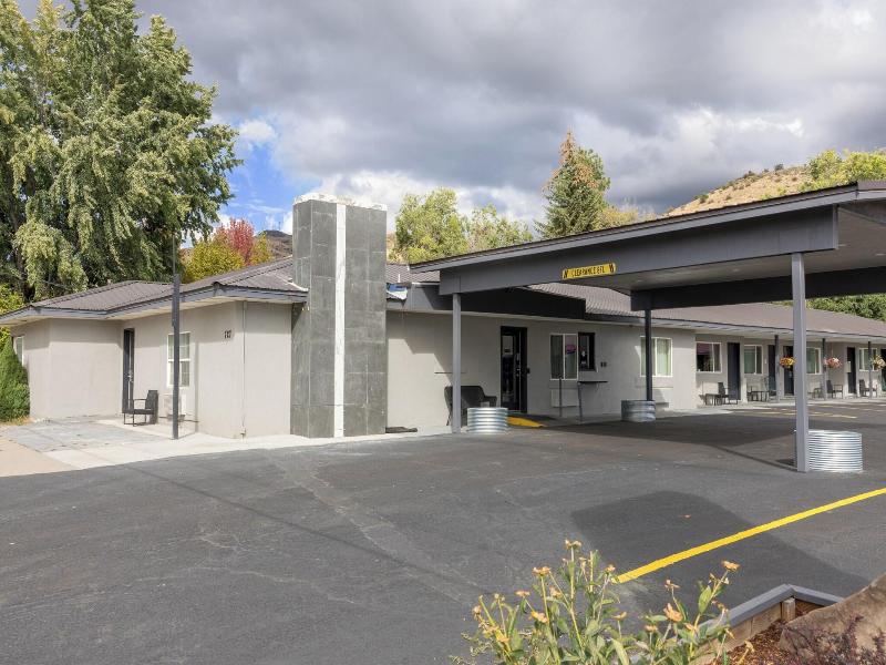 Oregon Trail Inn And Suites