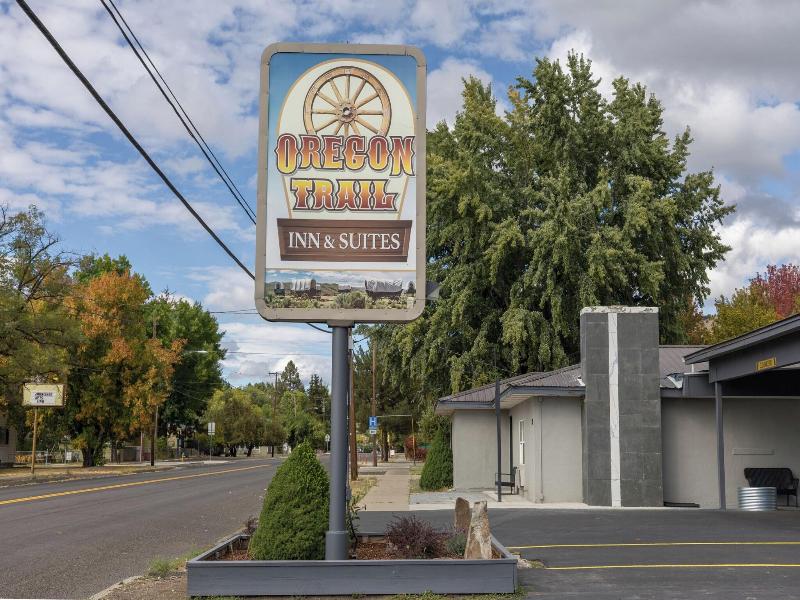Oregon Trail Inn And Suites