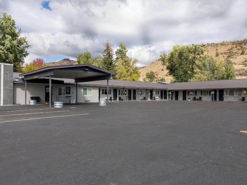 Oregon Trail Inn And Suites