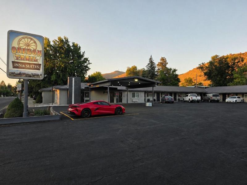 Oregon Trail Inn And Suites