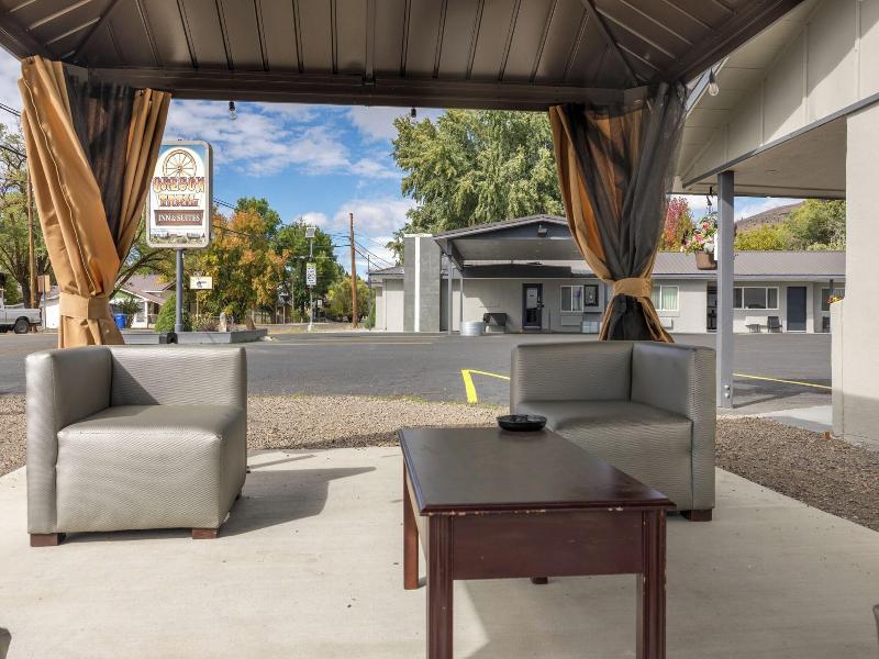 Oregon Trail Inn And Suites