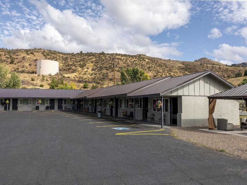 Oregon Trail Inn And Suites