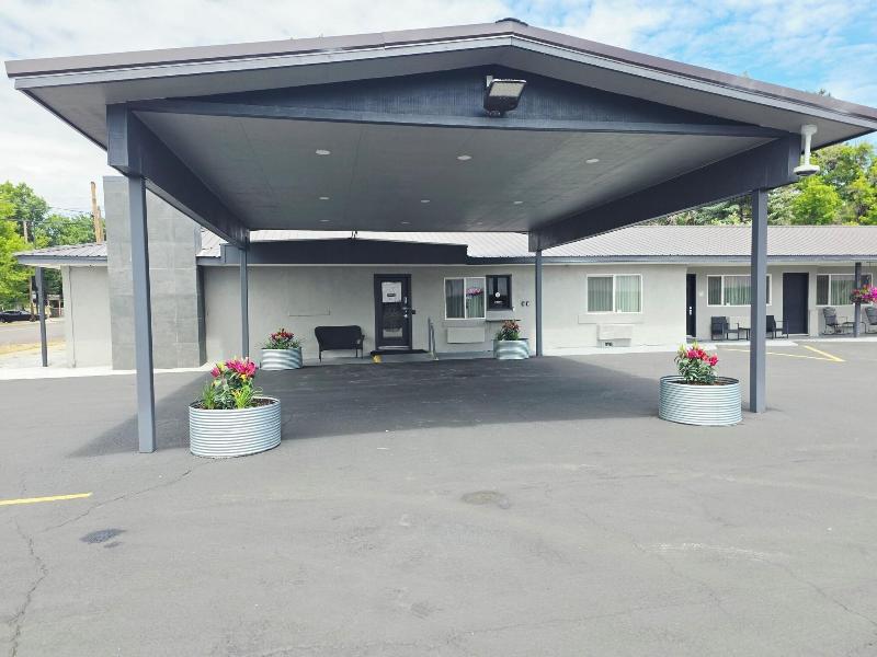 Oregon Trail Inn And Suites