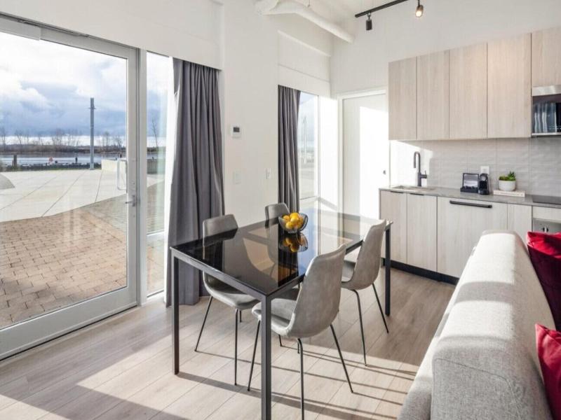 Steveston Waterfront Hotel