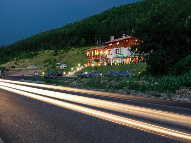 Alpine Garden Hotel (trayanovi Dvori) image