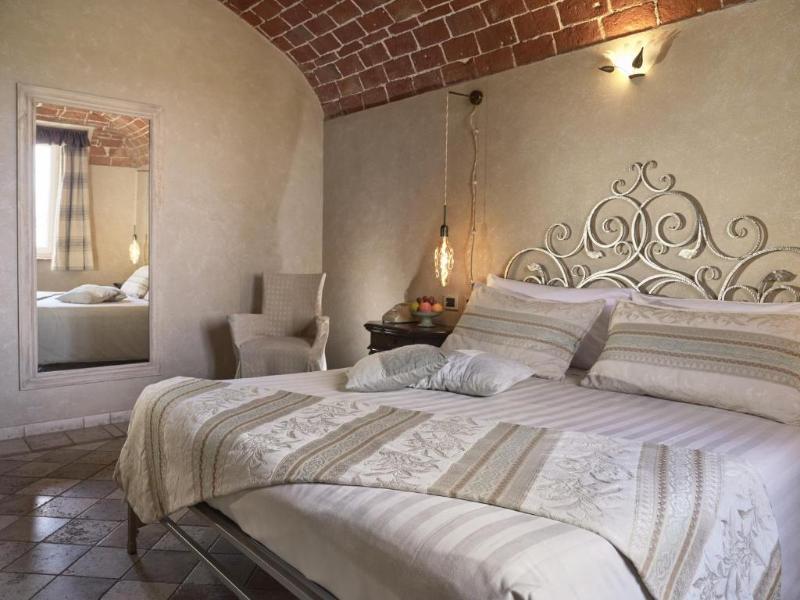 Tenuta Montemagno Relais & Wines image
