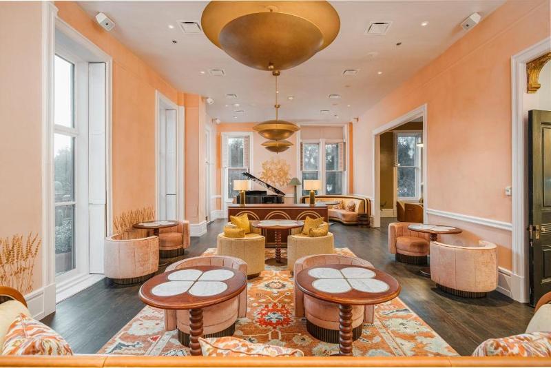 Lobby & Reception