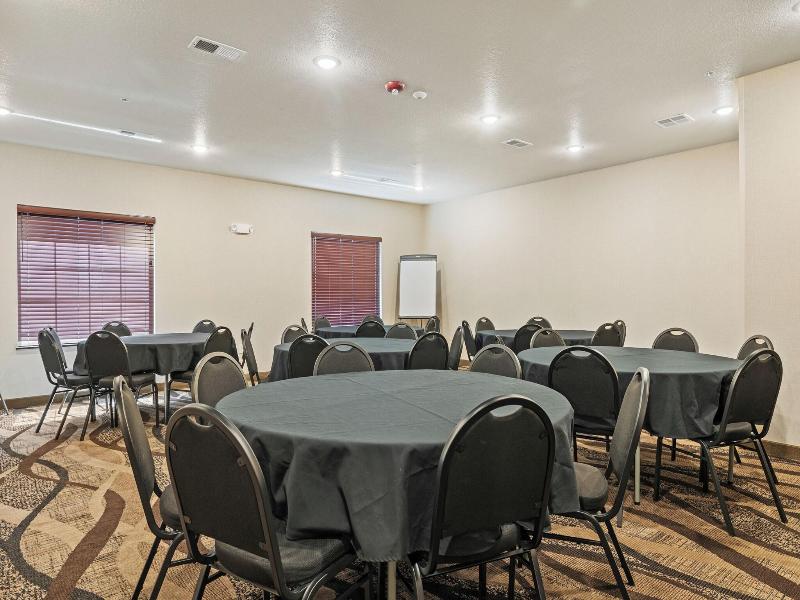 Cobblestone Hotel & Suites - Alpine