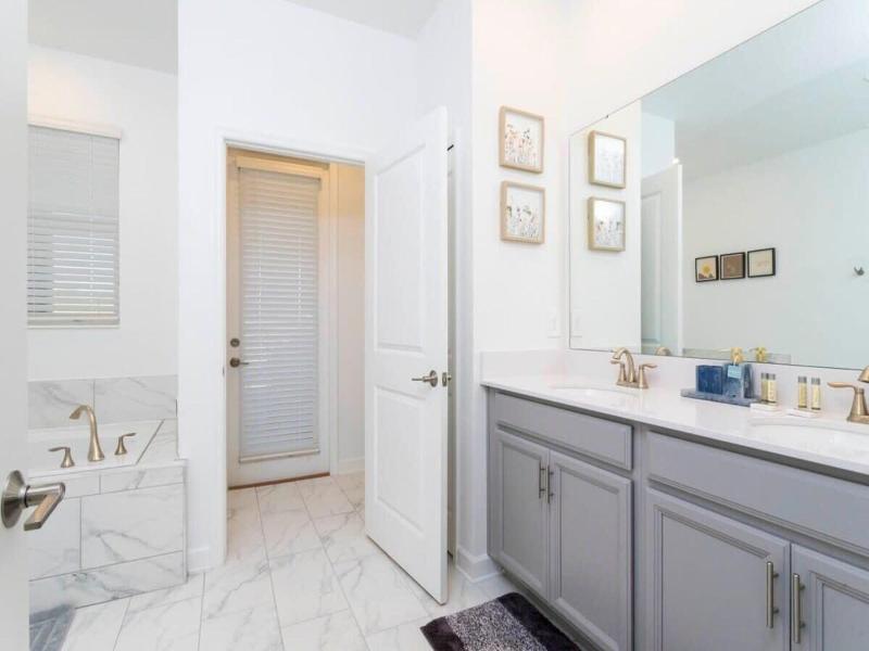 Super Nice And Spacious 9bdr Home image
