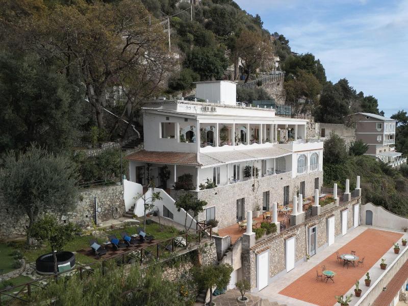 Villa Santa Chiara Positano Suites image