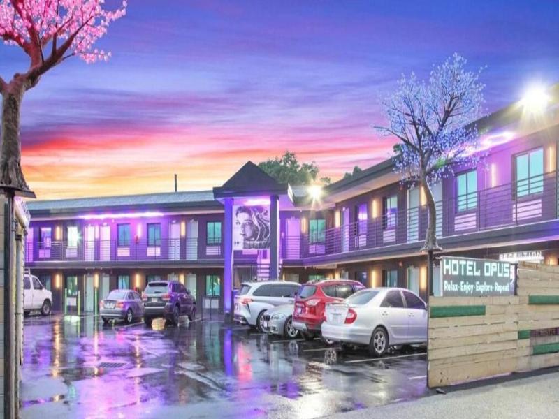Hotel Opus Bronx Near Bay Plaza Mall image