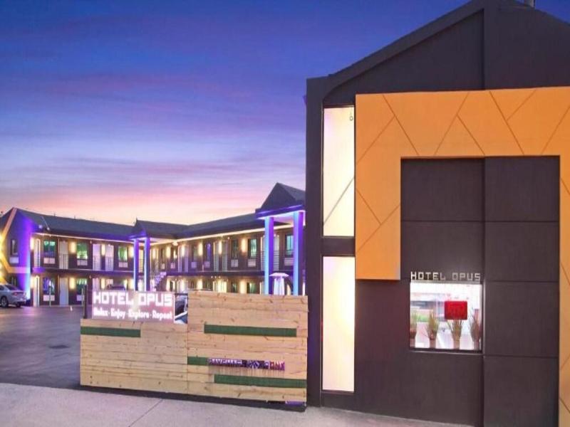 Hotel Opus Bronx Near Bay Plaza Mall image