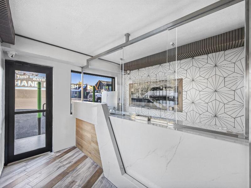 Hotel Opus Bronx Near Bay Plaza Mall image
