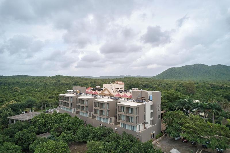 Sarovar Portico Sasangir