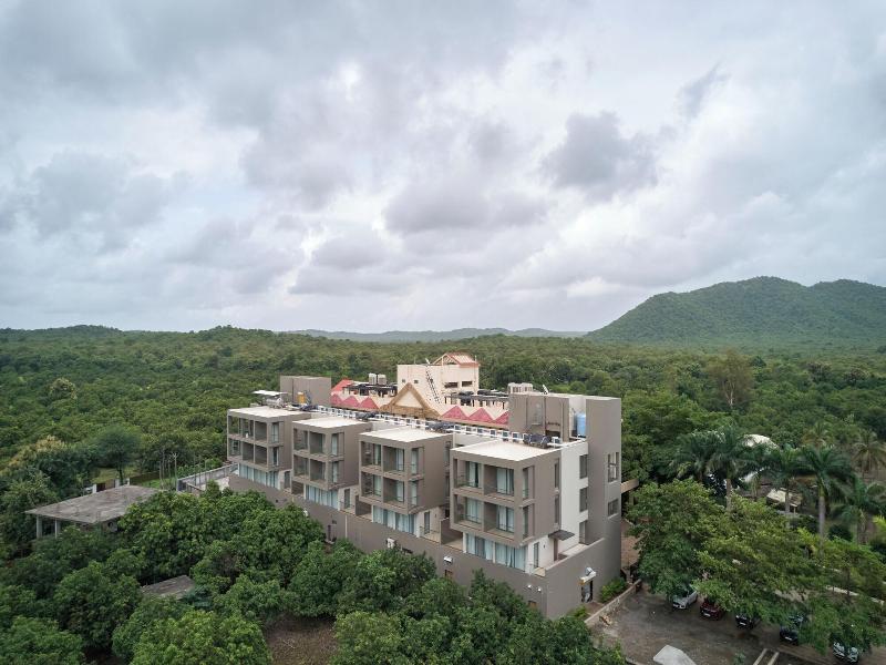 Sarovar Portico Sasangir