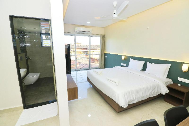 Swarnam Hotel image