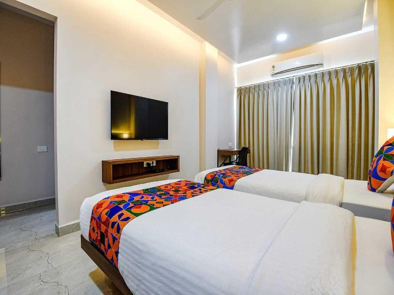 Swarnam Hotel image