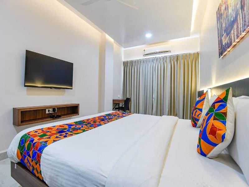 Swarnam Hotel image
