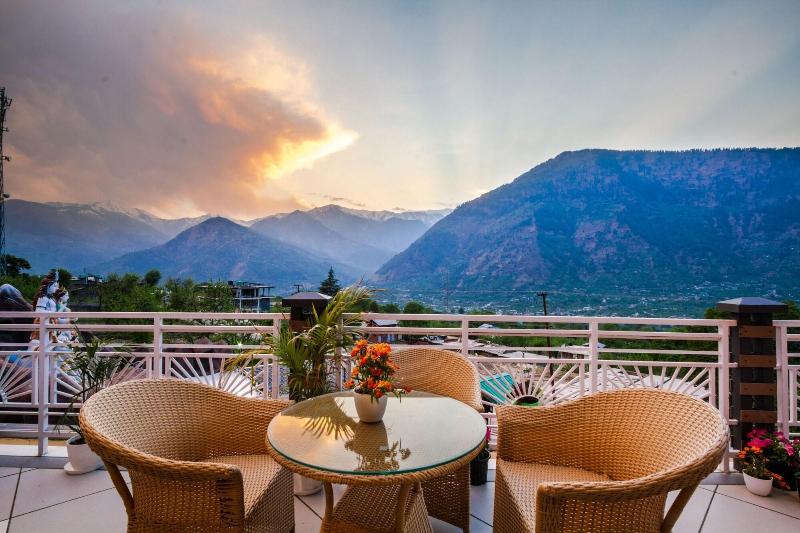 Anand Vardhan Resorts image