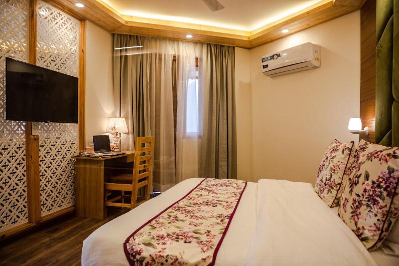 Anand Vardhan Resorts image