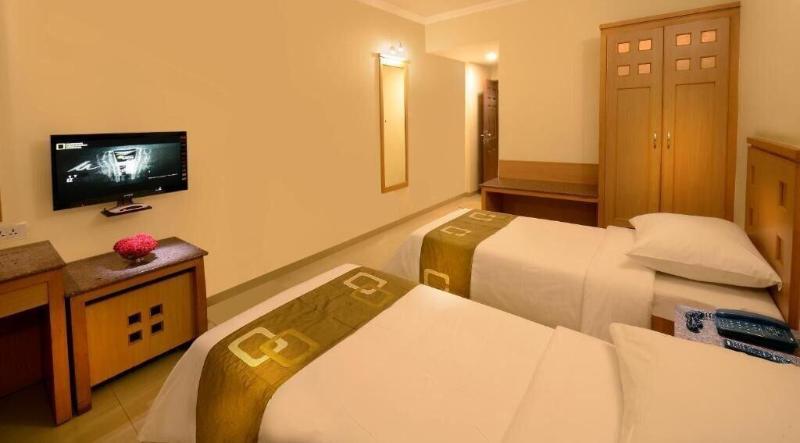 Hotel Plaza Inn image