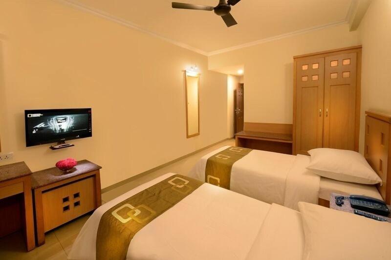 Hotel Plaza Inn image