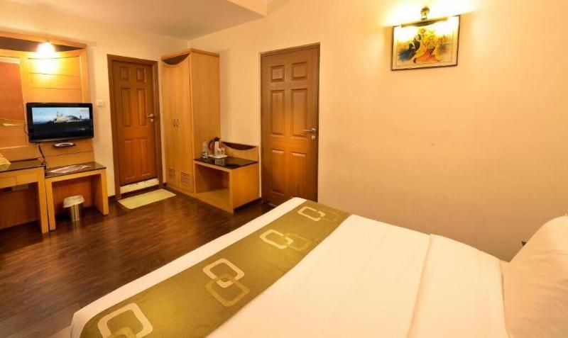 Hotel Plaza Inn image