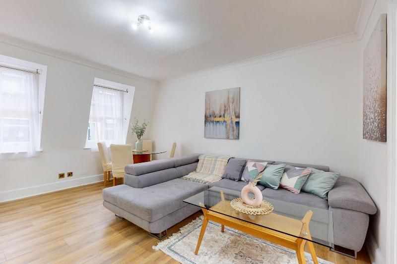 Park Lane Apartments - Clarges St image