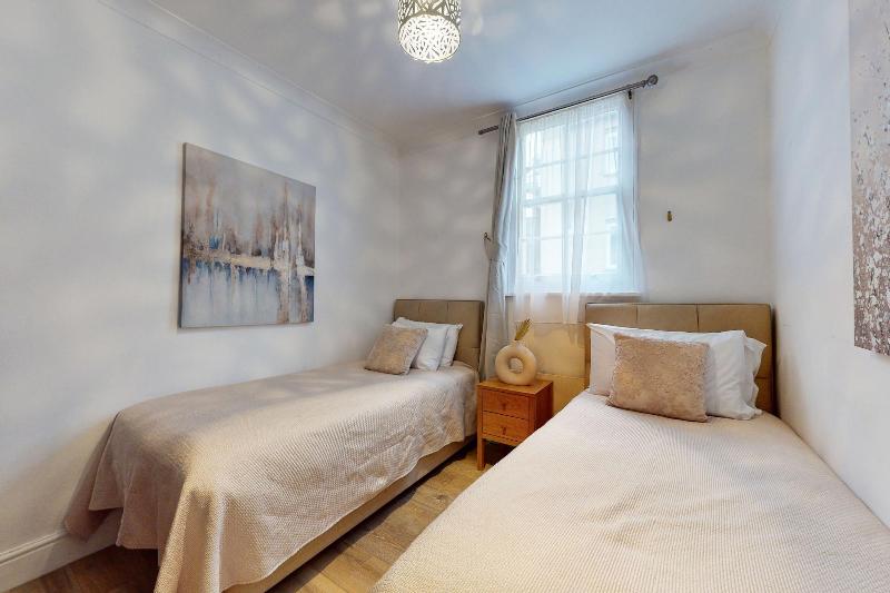 Park Lane Apartments - Clarges St image