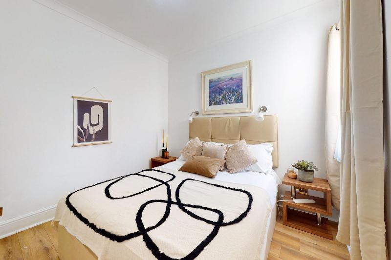 Park Lane Apartments - Clarges St image
