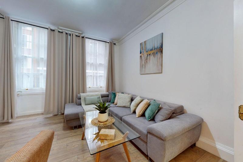 Park Lane Apartments - Clarges St image