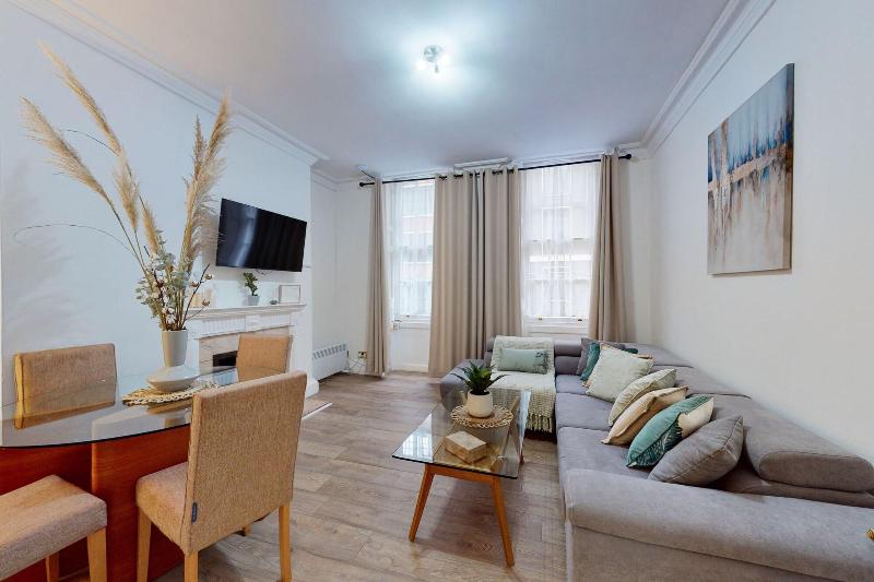 Park Lane Apartments - Clarges St image