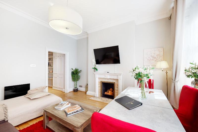 Park Lane Apartments - Clarges St image