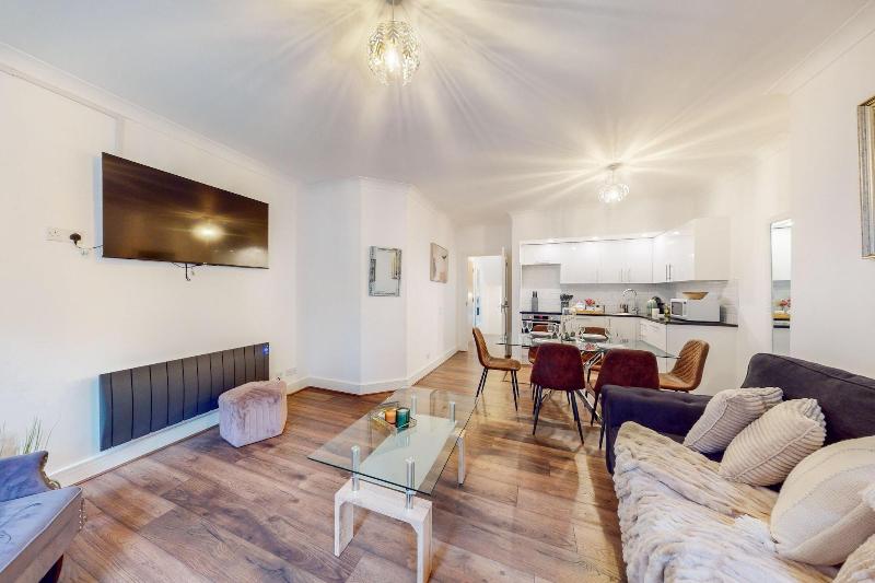 Park Lane Apartments - Clarges St image