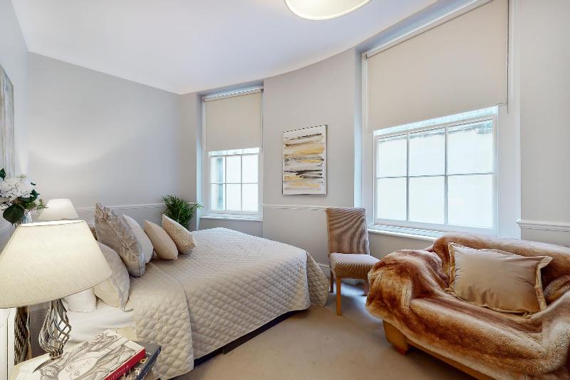 Park Lane Apartments - Clarges St image