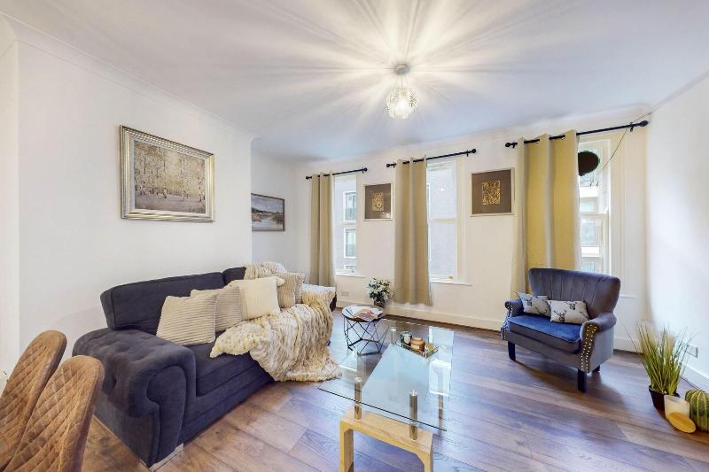 Park Lane Apartments - Clarges St image