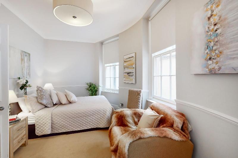 Park Lane Apartments - Clarges St image