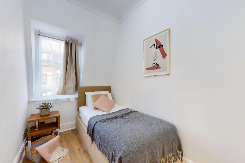 Park Lane Apartments - Clarges St image