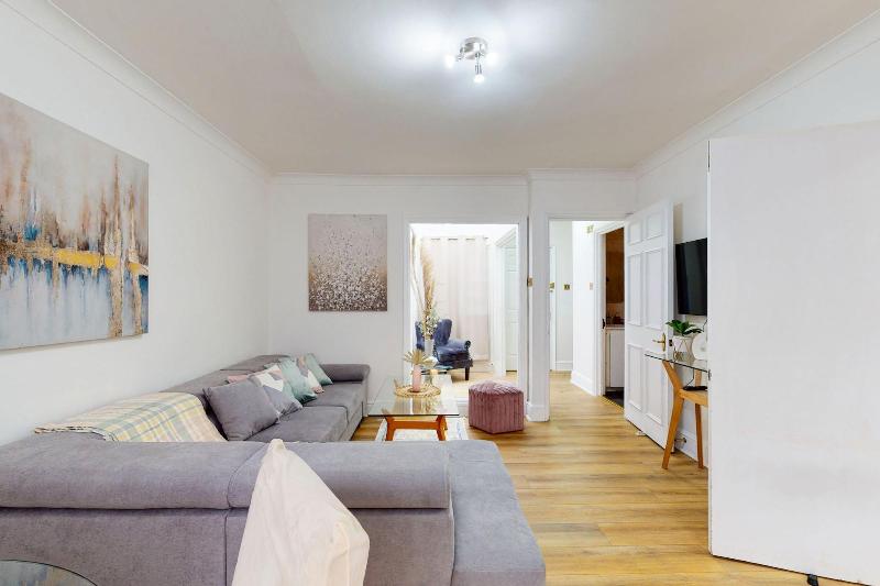 Park Lane Apartments - Clarges St image