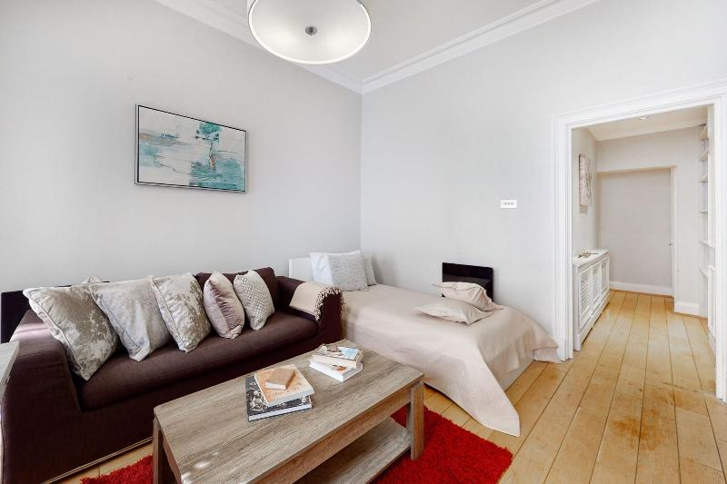 Park Lane Apartments - Clarges St image