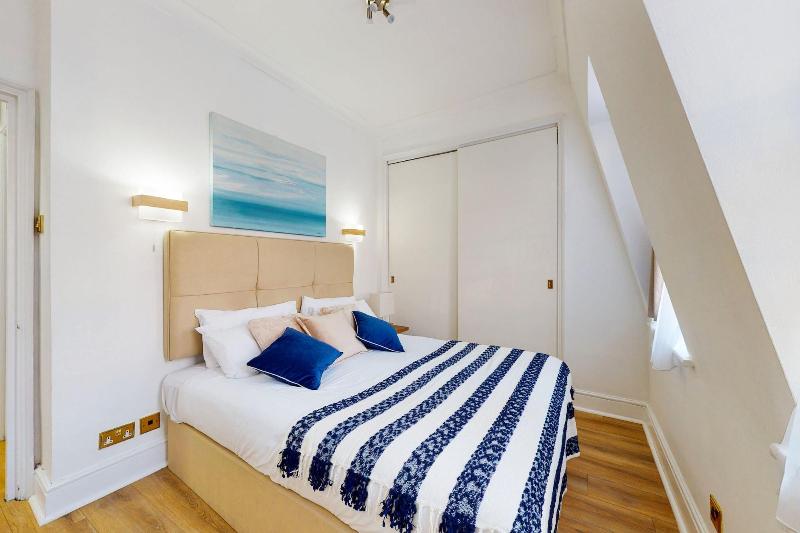 Park Lane Apartments - Clarges St image