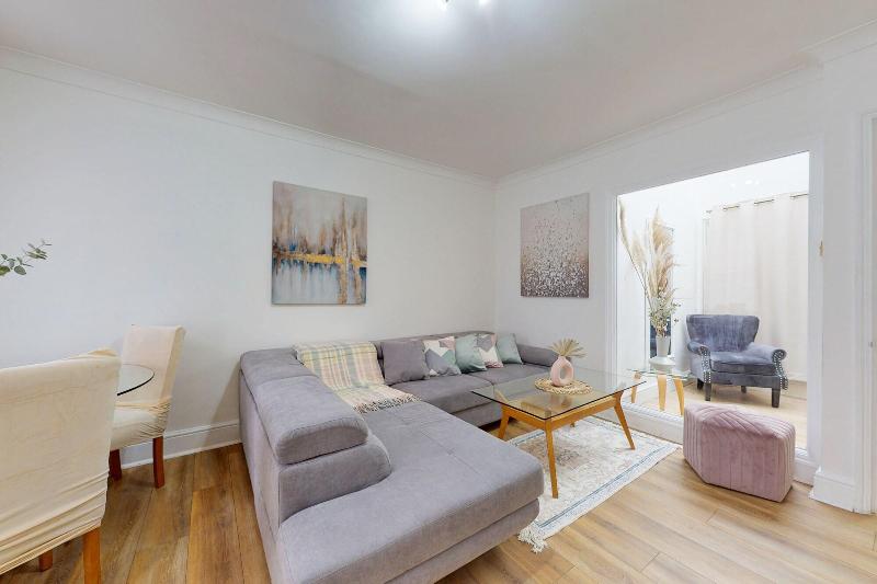Park Lane Apartments - Clarges St image