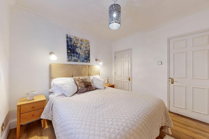 Park Lane Apartments - Clarges St image