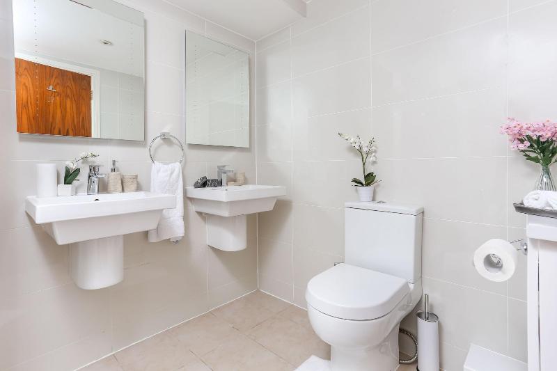 Park Lane Apartments - Clarges St image