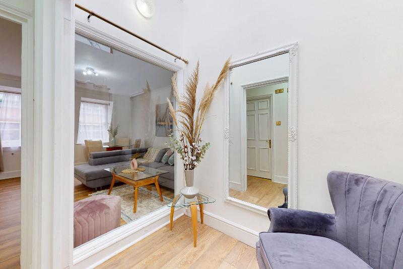 Park Lane Apartments - Clarges St image