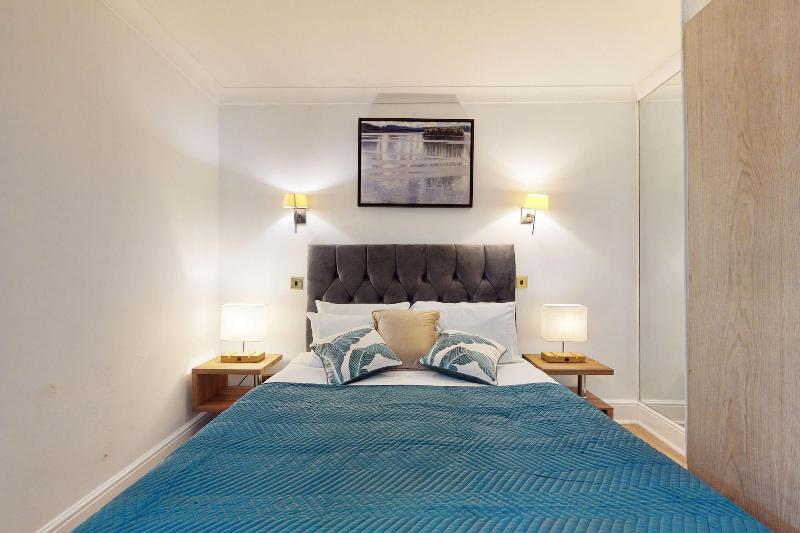 Park Lane Apartments - Clarges St image