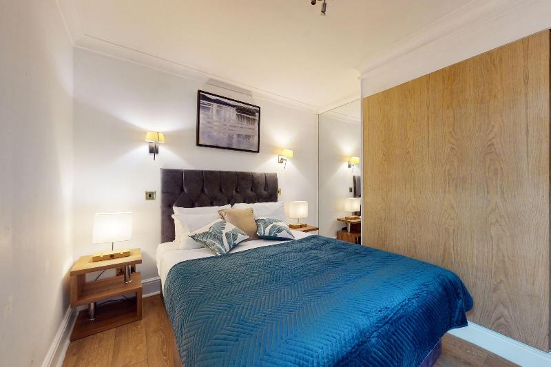Park Lane Apartments - Clarges St image